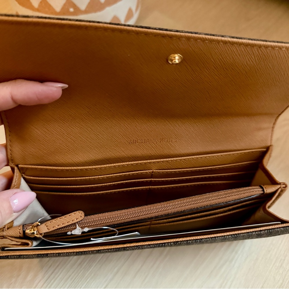 Limited Edition: Michael Kors Brown Fulton Flap Continental Wallet w Gold Emblem - Picture 4 of 5